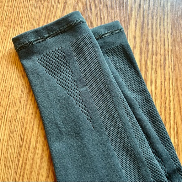 Athleta Mudra 7/8 Tight - Picture 9 of 12